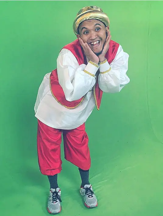 Beberapa hari belakangan ini, Caisar menjadi perbincangan warganet. Kembalinya ke layar kaca, menuai banyak reaksi. Seperti diketahui, suami Indadari itu memutuskan mundur dari dunia hiburan beberapa tahun silam. (Instagram/caisarisback)