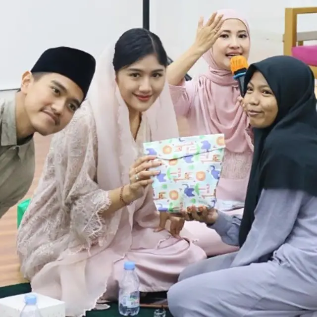 Erina Gudono Bagikan Foto Buka Puada Bersama Anak Yatim, Kaesang Pangarep Justru Jadi Sorotan
