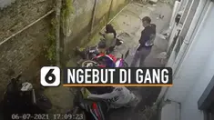 Diduga tak bisa kuasai motornya, pemuda yang mengemudi menabrak 2 motor yang terparkir.