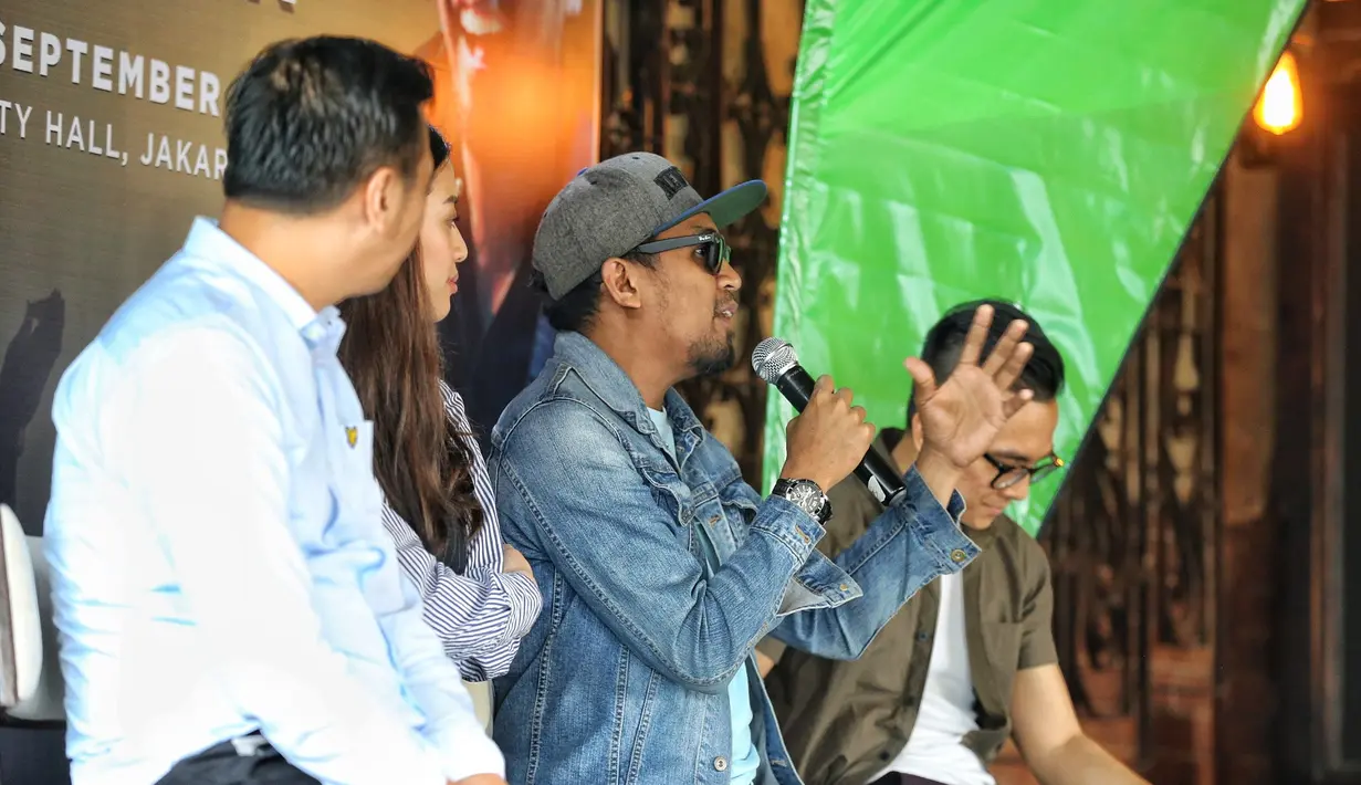Ditemui di kawasan Kebayoran Baru, Jakarta Selatan, Kamis (14/9), Glenn yang saat itu sedang melakukan jumpa pers konsernya yang bertajuk ‘Tanda Mata Glenn Fredly Untuk Slank’ juga memberikan tanggapan soal kabar itu. (Adrian Putra/Bintang.com)
