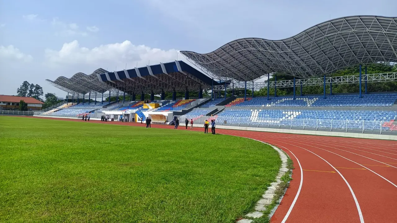 Melihat Stadion Benteng Reborn Kota Tangerang, Banten.