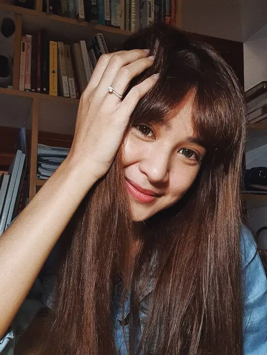 "Saya juga sangat mendukung aturan-aturan pemerintah dalam masalah preventif atau mencegah Covid-19 agar tidak semakin menyebar,” ujar Mikha Tambayong. (Instagram/miktambayong)