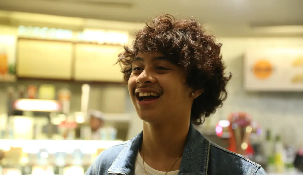 Saat ditemui belum lama ini di kawasan Kuningan, Jakarta Selatan, mantan personel Coboy Junior itu mengaku bahwa mulai menjauh dari pemeran Keira dalam film Ayat Ayat Cinta 2 tersebut. (Nurwahyunan/Bintang.com)