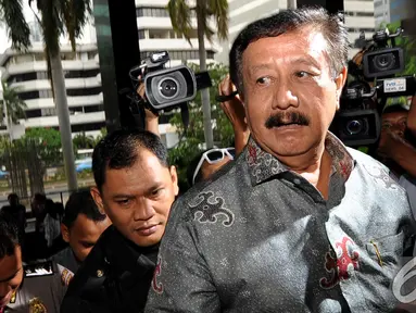 Mantan Jaksa Agung Basrief Arief sambangi KPK, Jakarta, Senin (17/11/2014) (Liputan6.com/Miftahul Hayat)