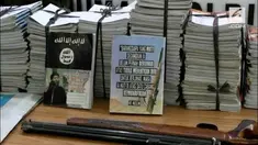 Sejumlah barang bukti yang disita termasuk senjata angin diperlihatkan polisi.