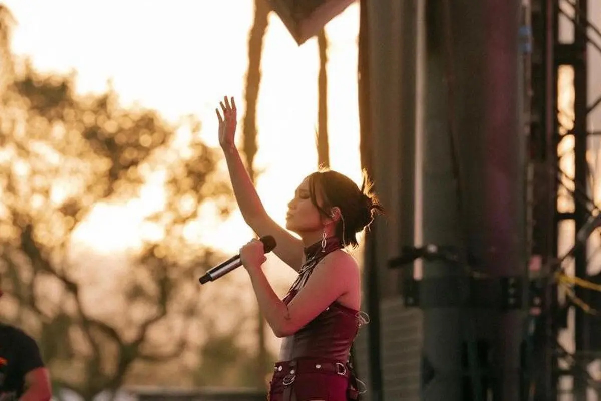 8 Gaya Nyentrik Niki Zefanya Tampil Perdana di Coachella 2022