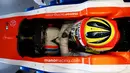 Rio Haryanto di dalam kokpit MRT05 Manor Racing jelang latihan bebas F1 GP Australia di Sirkuit Albert Park, Australia, Jumat (18/3/2016). (Bola.com/Manor Racing)