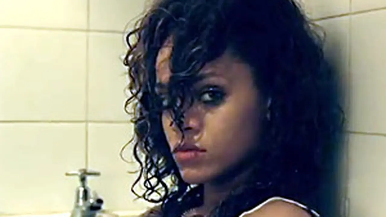 111026rihanna.jpg