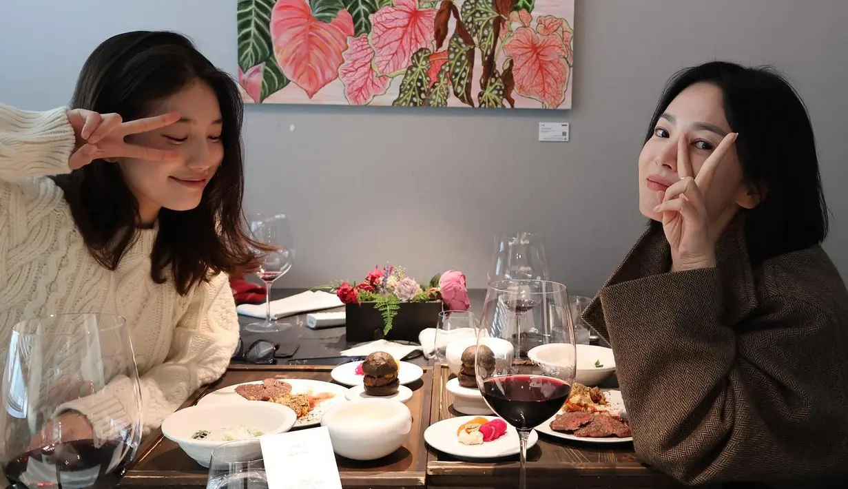 <p>Potret Suzy Rayakan Ulang Tahun Song Hye Kyo ke-43 Tahun. (Foto: Instagram/ kyo1122)</p>