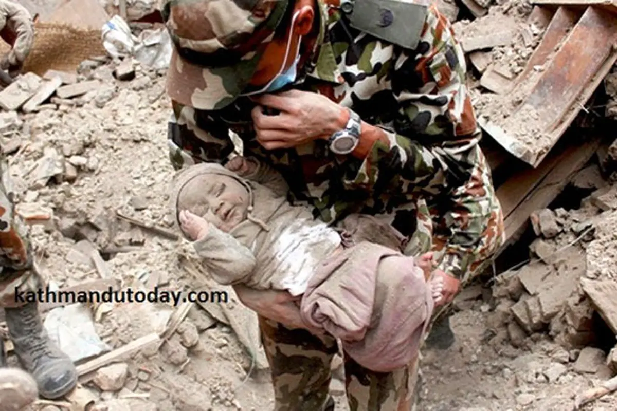 Terkubur 22 jam, bayi ini selamat dari gempa Nepal