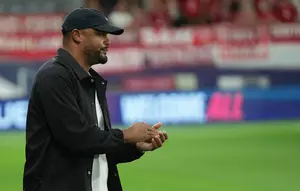 Vincent Kompany Pingsan Saat Awasi Latihan Bayern Munchen, Dilarikan ke Rumah Sakit