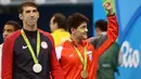 Perenang muda Singapura, Joseph Isaac Schooling bukan hanya mempersembahkan medali emas pertama Olimpiade 2016 bagi negaranya, tetapi juga mengalahkan idolanya, Michael Phelps, atlet renang asal AS. (REUTERS/Stefan Wermuth)