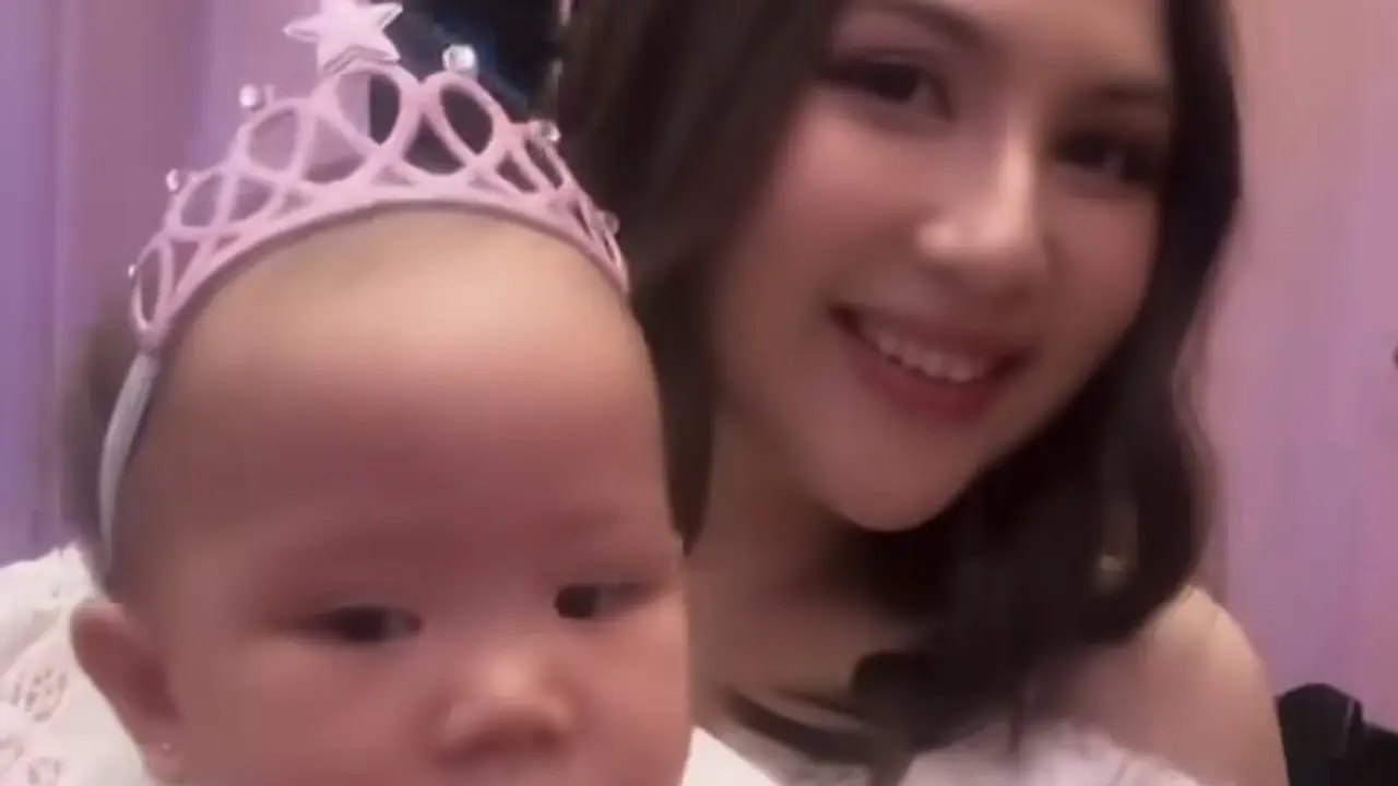 Gaya Serasi Jessica Mila dan Putrinya Cosplay Jadi Princess