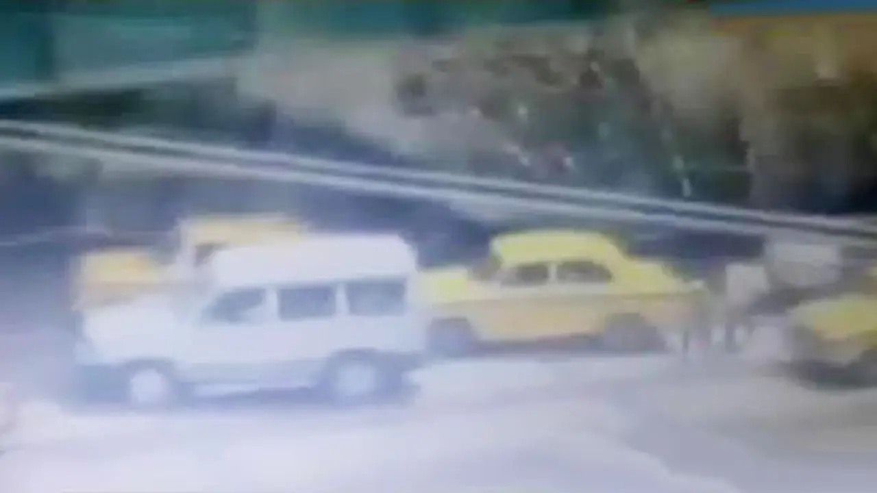 VIDEO: Detik-detik Flyover Runtuh di India