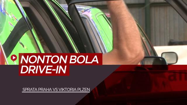 Berita Video New Normal, Suporter Viktoria Plzen dan Sparta Praha Nobar Drive-in