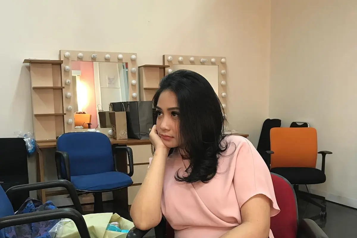 Pengin Punya Rambut Tebal Ala Nagita Slavina? Ikuti 4 Cara Ini!