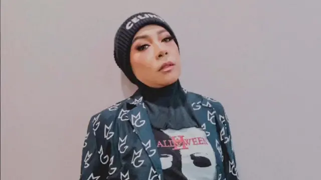 7 Transformasi Melly Goeslaw dari Bobot 100 Kg Hingga Kini 52 Kg, Makin Langsing