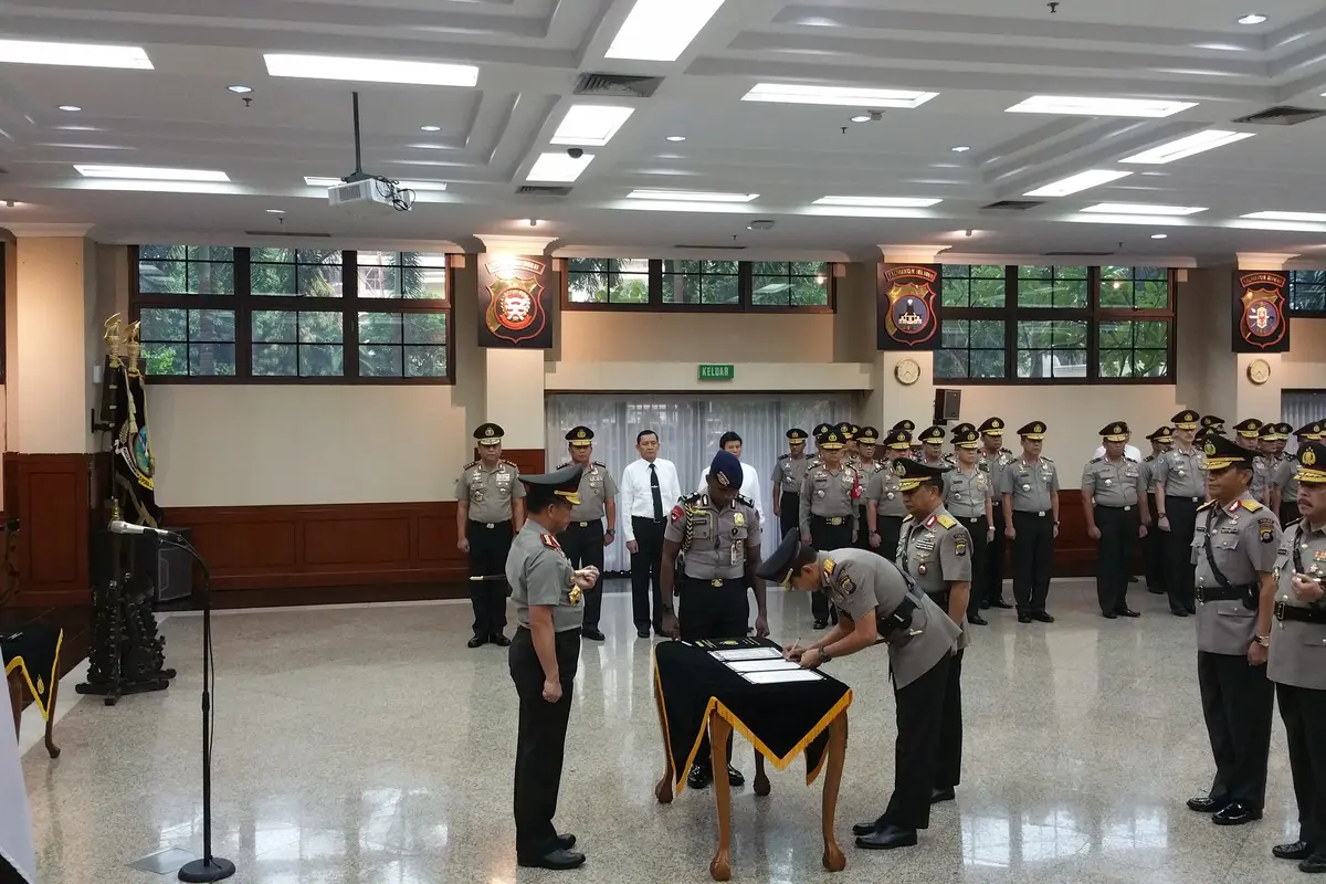Kapolri Pimpin Sertijab Kapolda DIY dan Gorontalo di Mabes Polri