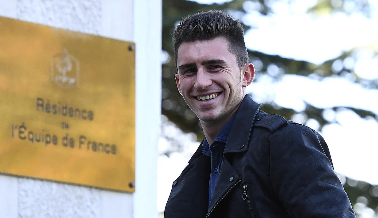 Setelah resmi pindah kewarganegaraan, Aymeric Laporte berpeluang tampil di Euro 2020 dengan seragam Spanyol. Jika terwujud, kemungkinan ia akan diduetkan dengan Sergio Ramos yang hingga kini belum mempunyai tandem reguler di lini belakang Tim Matador. (AFP/Franck Fife)