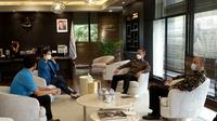 Dewan Pengurus Pusat (DPP) Komite Nasional Pemuda Indonesia (KNPI) yang diketuai oleh Putri Khairunissa bertemu dengan  Menteri Perindustrian, Agus Gumiwang Kartasasmita