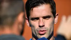 Fernando Gago berbicara kepada pers saat sesi latihan di markas Federasi Sepak Bola Spanyol (RFEF) di Las Rozas, Madrid pada 6 Desember 2018. Mantan pemain Real Madrid dan Boca Juniors, Fernando Gago, mengakhiri karier bermainnya setelah mengalami serangkaian cedera yang serius. (GABRIEL BOUYS/AFP)