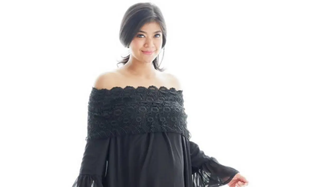 Kabar bahagia dari pemain sinetron Sakinah Bersamamu, Raya Kohandi. Istri dari Andriyanto alias Abbo itu baru saja melahiran seorang bayi pada Rabu, 12 April 2017. (Instagram/rayakohandi244)