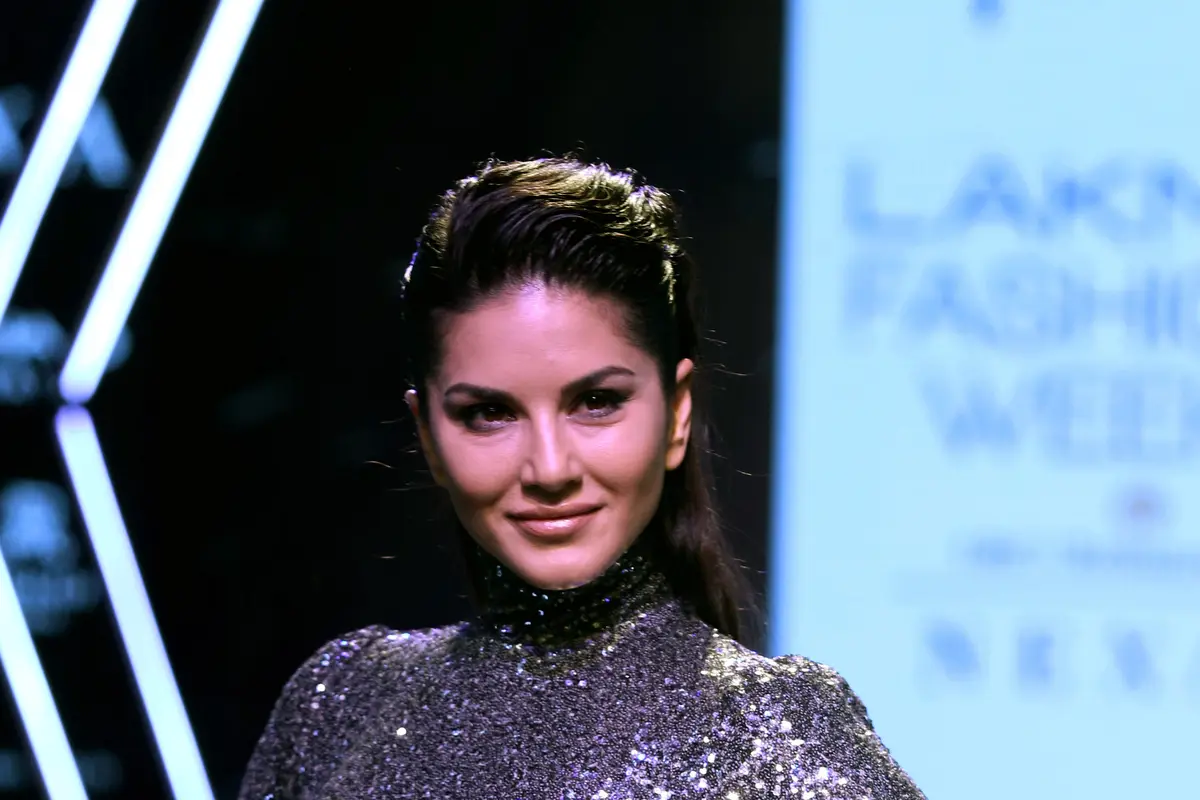 [Bintang] Sunny Leone