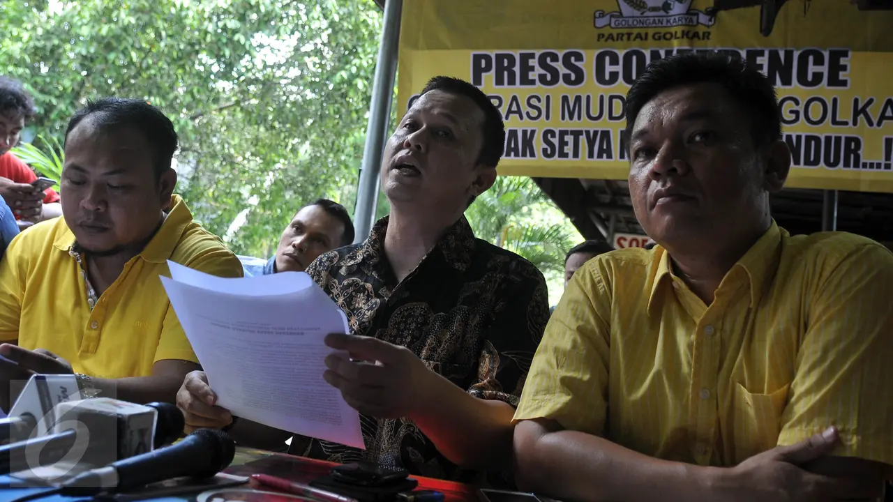 20151209-Poros Muda Golkar Ultimatum Setnov Segera Mundur-Jakarta