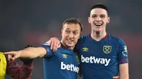 Mark Noble dan Declan Rice. (AFP/Glyn Kirk)