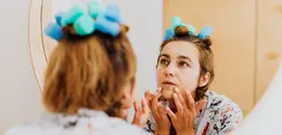 Rutinitas skincare malam tidak harus terdiri dari banyak langkah. Perawatan yang sederhana dan konsisten dapat membantu menjaga kesehatan kulit. (Foto/Dok: Pexels)