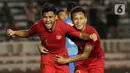 Pemain Timnas Indonesia U-22, Asnawi Mangkualam, bersama Osvaldo Haay merayakan gol yang dicetaknya ke gawang Timnas Singapura U-22 dalam pertandingan Grup B SEA Games 2019 di Stadion Rizal Memorial, Manila, Kamis (28/11/2019). Indonesia menang dengan skor 2-0 atas Singapura. (Bola.com/M Iqbal Ichsa