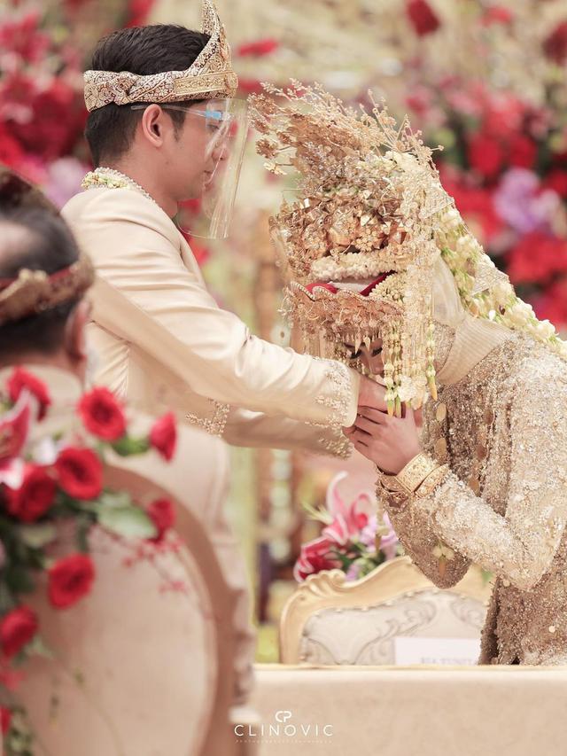 Teuku Ryan dan Ria Ricis. (Foto: Dok. Clinovic Photograophy dari Instagram @teukuryantr)