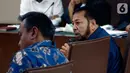 Terpidana kasus korupsi proyek e-KTP, Setya Novanto menjawab pertanyaan saat menjadi saksi dalam sidang lanjutan dugaan korupsi e-KTP dengan terdakwa Markus Nari di Pengadilan Tipikor, Jakarta, Rabu (2/10/2019). (Liputan6.com/Helmi Fithriansyah)