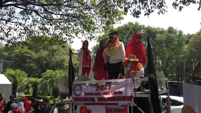 aksi emak-emak di KPU, Jl Imam Bonjol, Jakarta Pusat (Senin. 3-9-2019)