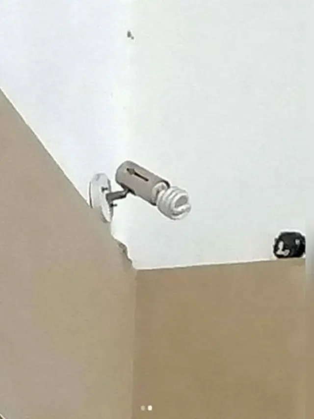 6 Potret CCTV Low Budget Ini Unik, Kelewat Kreatif