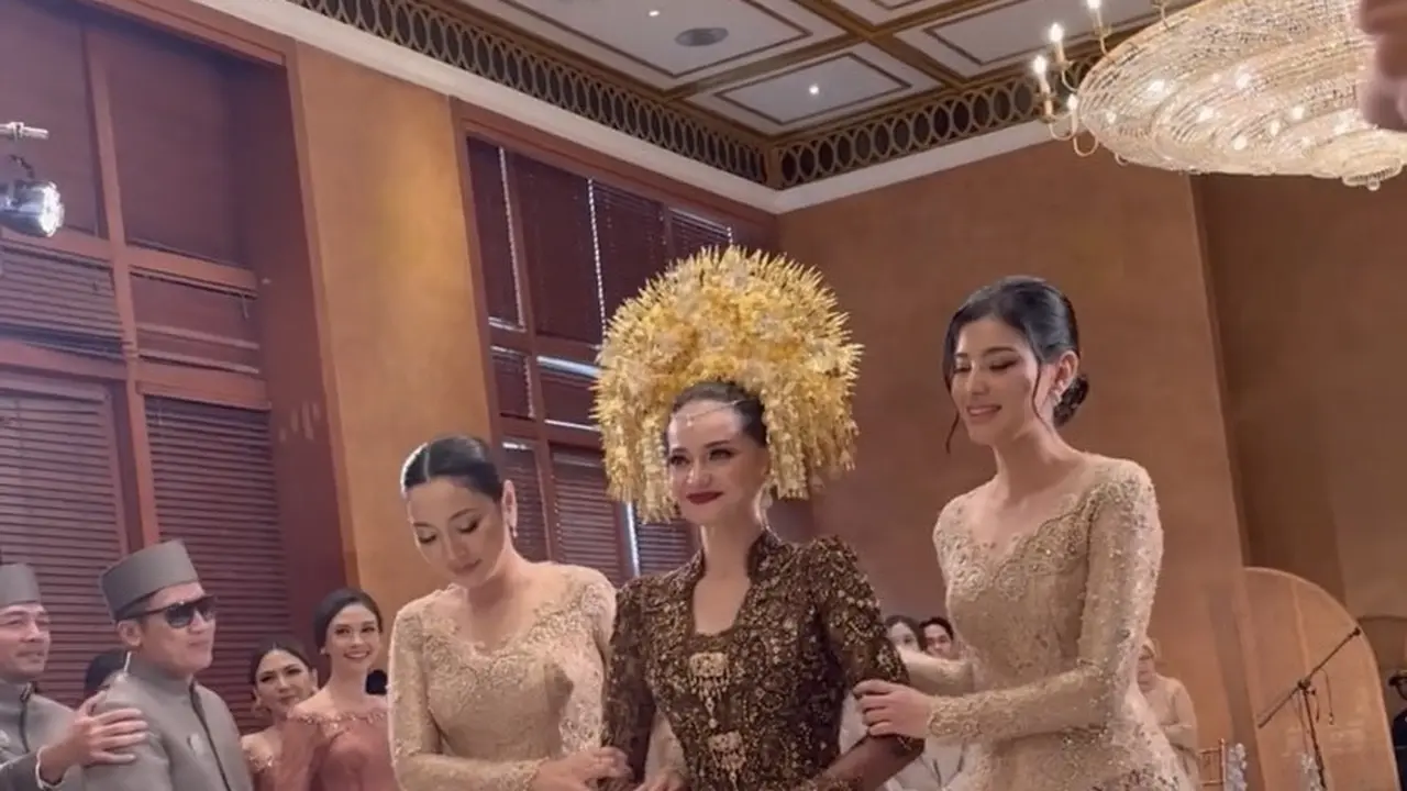 Pesona Para Bridesmaid di Pernikahan Enzy Storia