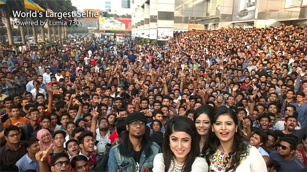 Microsoft Lumia 730 Ukir Rekor Selfie `Teramai` Sedunia