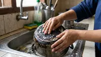 Cara Membersihkan Panci Gosong dengan Garam, Metode Ampuh Bebas Kerak Membandel