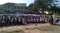Minta Turun Hujan, Puluhan Santri di Palembang Salat Istisqa