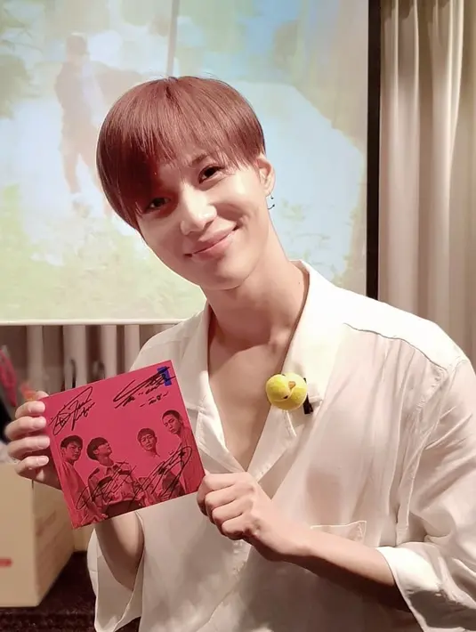 "Selama kita kuat, tak peduli apa yang dikatakan orang lain, tak peduli dengan apa yang terjadi. Aku berharap segala sesuatunya baik di antara kita," tutur Taemin. (Foto: instagram.com/shinee)