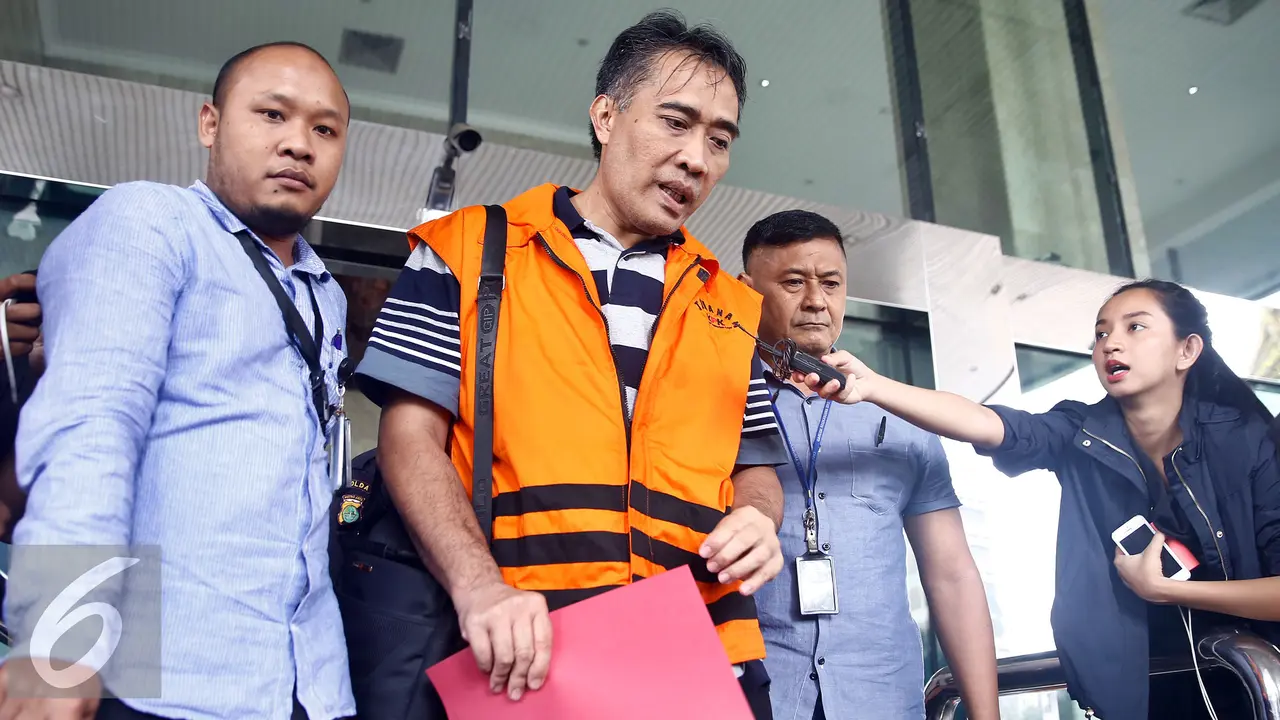 20161016- KPK Resmi Tahan Anggota DPRD dan PNS Kebumen-Jakarta- JohanTallo