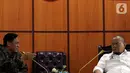 Dirut Indosiar Imam Sudjarwo berbincang dengan Ketua DPD RI, La Nyalla Mattalitti saat audiensi di Nusantara III, Kompleks Parlemen, Senayan, Jakarta, Selasa (29/10/2019). Audiensi tersebut membahas kerjasama antara SCM dan DPD RI. (Liputan6.com/Johan Tallo)