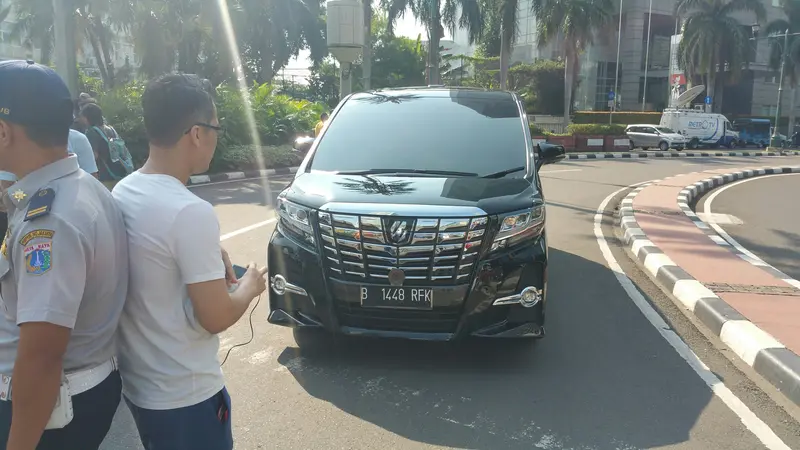 mobil dpr terobos cfd