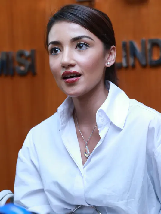 "Saya juga memberikan informasi yang dibutuhkan. Dan memang tujuan kita disini cuma satu, yaitu bisa bertemu dengan anak saya lagi," lanjutnya. (Adrian Putra/Bintang.com)