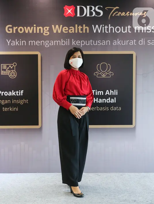 Head of Segmentation, Liabilities, and Mortgage PT Bank DBS Indonesia Festia Pisa Valensia saat sesi foto konferensi pers virtual DBS Treasures “Intuitive Wealth Management, Empower Confident Decision" di Jakarta, Selasa (16/03/2021). (Liputan6.com/Fery Pradolo)