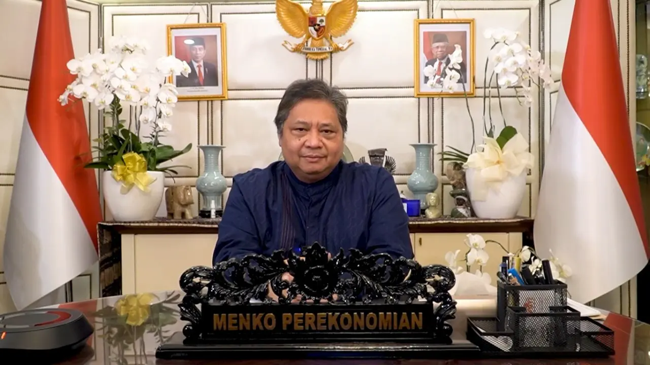 Menteri Koordinator Bidang Perekonomian Airlangga Hartarto secara virtual pada acara The 4th Indonesia Fintech Summit 2022, Jumat (11/11).
