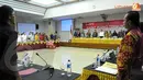 Sebelum memulai rapat pleno, seluruh peserta menyanyikan lagu Indonesia Raya (Liputan6.com/Danu Baharuddin)