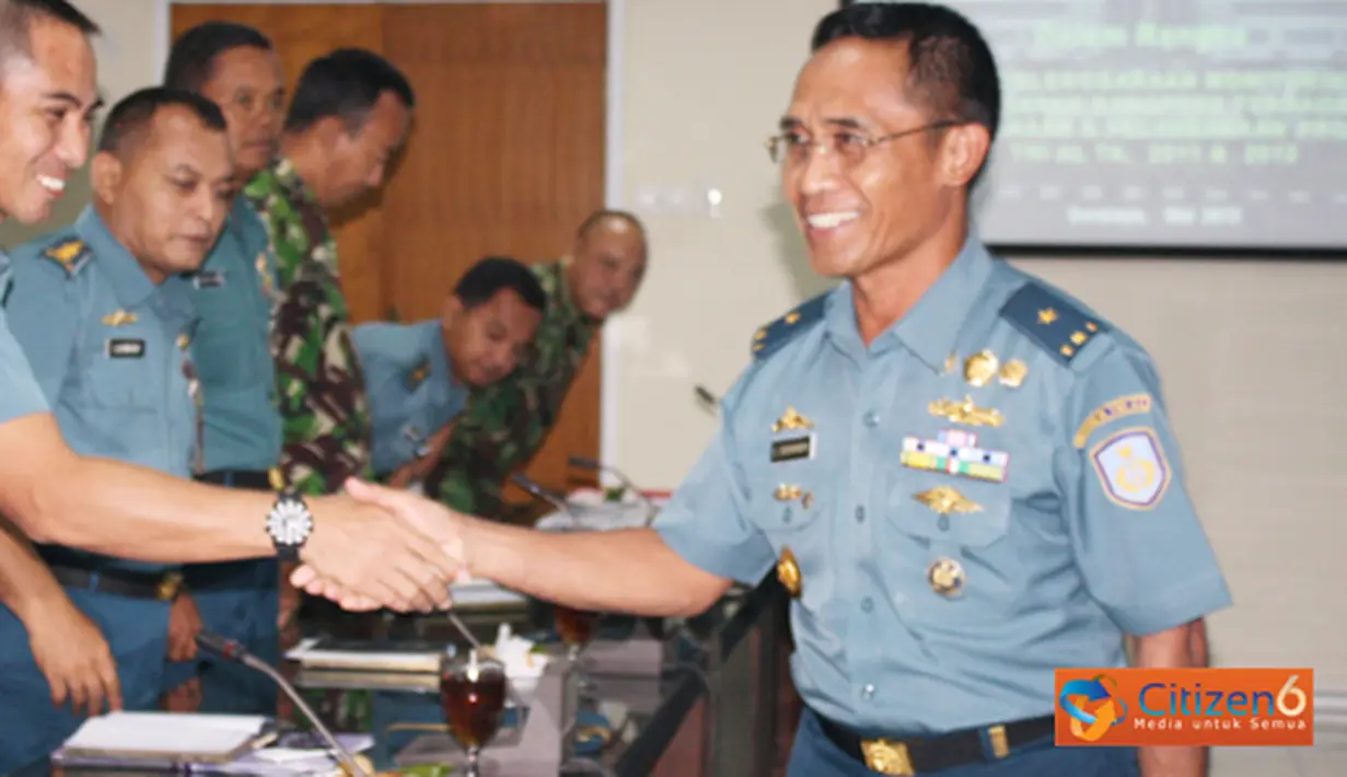 Citizen6, Surabaya: Dalam kunjungan ke lembaga pendidikan TNI AL Waaspers mengungkapkan pentingnya peningkatan sumberdaya manusia (SDM) yang dimiliki Angkatan Laut sebagai pengawak organisasi TNI AL. (Pengirim: Penkobangdikal)