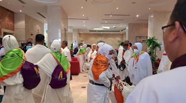 Jemaah calon haji dari kloter UPG8 Makassar tiba di sektor 2 Makkah pada Jumat siang (24/6/2022). Rata rata jemaah tersebut berasal dari Kendari, Muna, Kabupaten Kolaka Sulawesi Tenggara (Liputan6.com/Mevi ﻿Linawati)