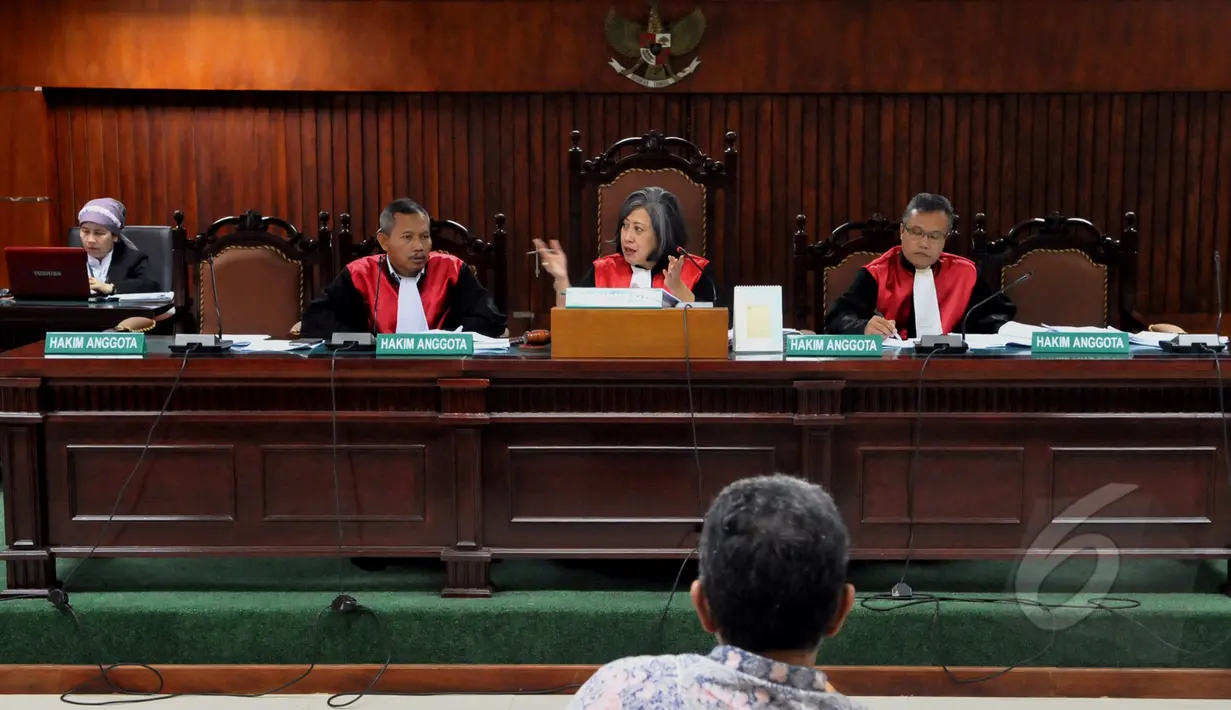 Hakim Ketua Artha Theresia memimpin  sidang lanjutan pengadaan Bus Transjakarta yang beragendakan pendengaran keterangan saksi di Pengadilan Tindak Pidana Korupsi (TIPIKOR), Jakarta, Rabu, (06/05/2015). (Liputan6.com/Andrian M Tunay)